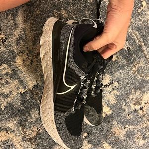 Size 11 women’s running shoes